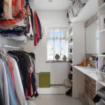 Bedroom1c_dressingroom.JPG