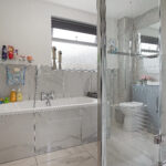 Bathroom1.JPG