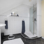 Bathroom2.jpg