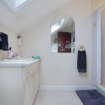Bedroom1e_ensuite.jpg