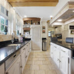 Kitchen2.jpg