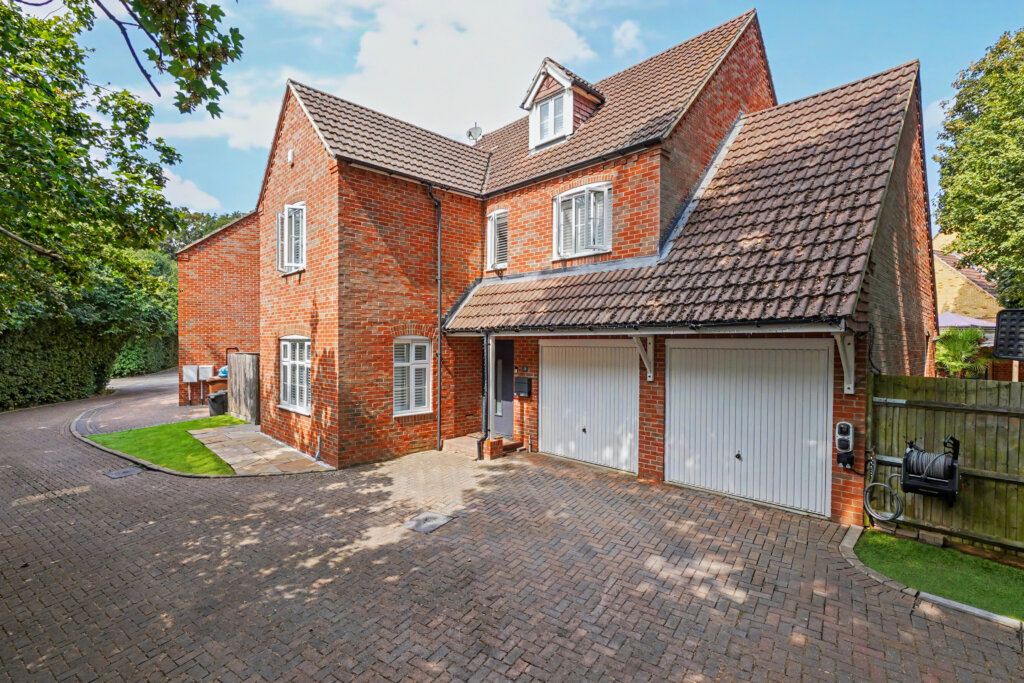 Moat Lane, Lower Upnor, ME2